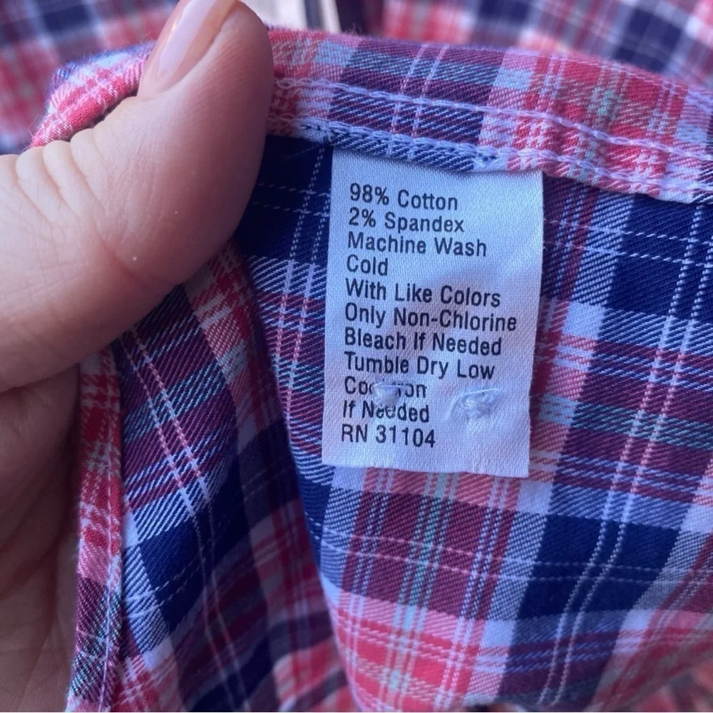 Crown & Ivy NWT Classic Fit Pink Blue Button Down Blouse I Size: L - Picture 9 of 9